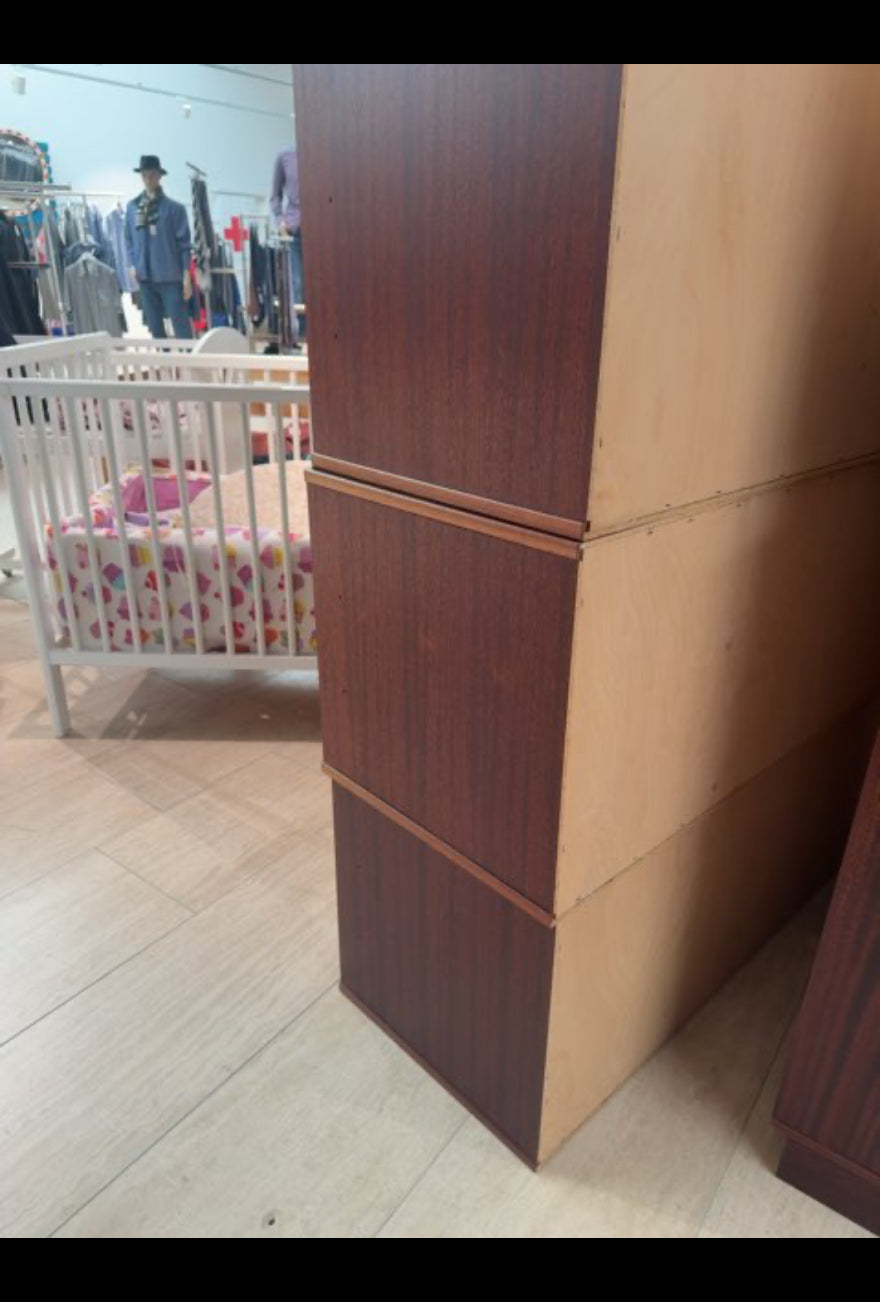 Kommoder til ophæng tre forskellige